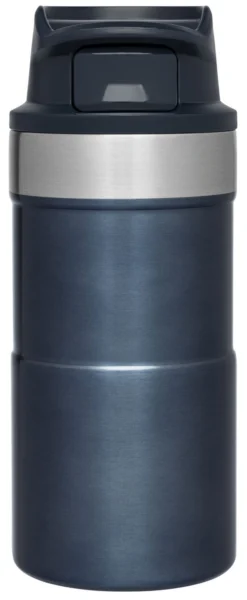 Thermosbeker Stanley The Trigger Action Travel Mug Nightfall 0,25L -Kampeeruitrusting 2 Large JPG The20Classic20Trigger Action20Travel20Mug2020208.5oz 12