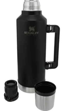 Thermosfles Stanley The Legendary Classic Bottle Matte Black Pebble 2,3L 7 Thermosfles Stanley The Legendary Classic Bottle Matte Black Pebble 2,3L -Kampeeruitrusting 4 b2bwebpng classic legendary bottle 2 5qt matte black1800x1800df6156b2 b590 454f aedf 39cf454546ed1800x1800