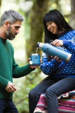 Thermosbeker Stanley The Legendary Camp Mug Hammertone Lake 0,35L 13 Thermosbeker Stanley The Legendary Camp Mug Hammertone Lake 0,35L -Kampeeruitrusting 7 800x1200 1