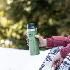Thermosbeker Stanley The Trigger Action Travel Mug Hammertone Green 0,25L -Kampeeruitrusting 7 Stanley20 20The20Trigger Action20Travel20Mug20 20Lifestyle20Images20 2013