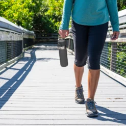 Thermosbeker Stanley The Quick Flip Grijs 0,7L -Kampeeruitrusting Stanley20 20The20GO20Quick Flip20Water20Bottle200.720L20 202420OZ20 20Lifestyle20Images20 202 1